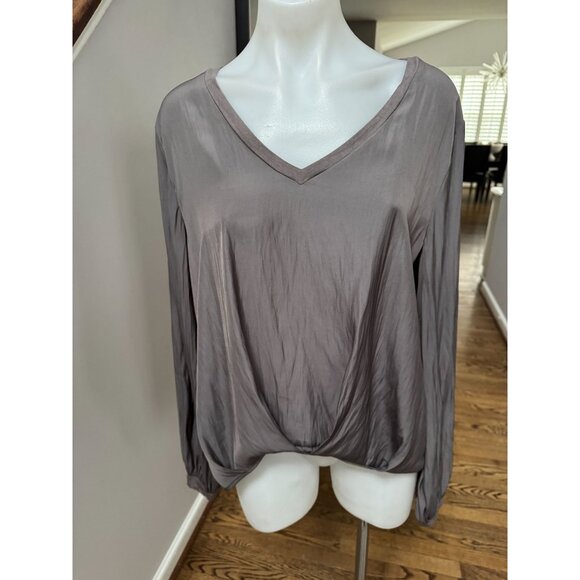 Lola & Sophie Grey Blouse Size Large - Picture 1 of 3